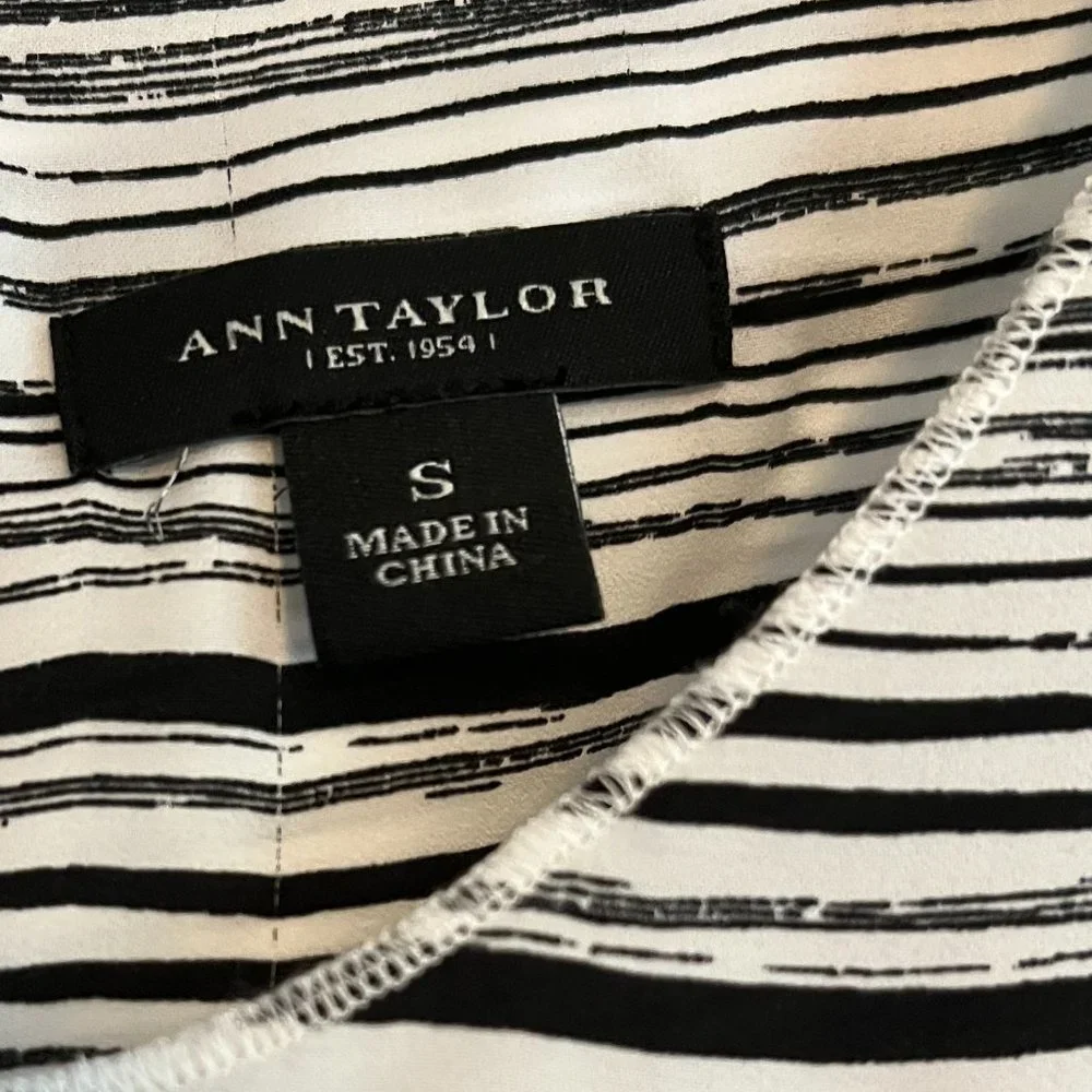 Ann Taylor black & white sleeveless asymmetrical blouse shirt top sz S